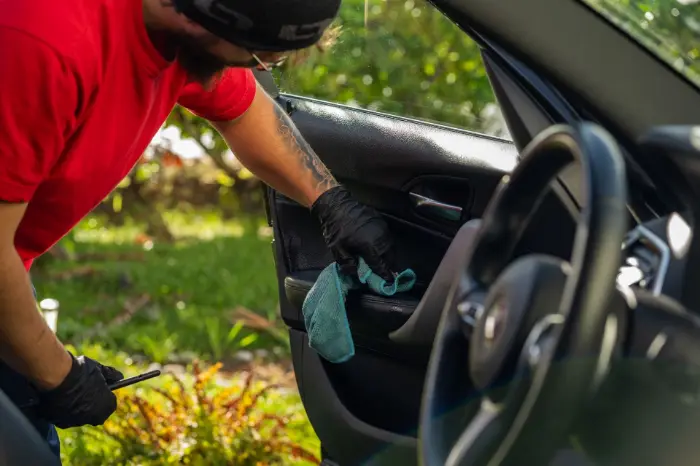 Nettoyage portière voiture